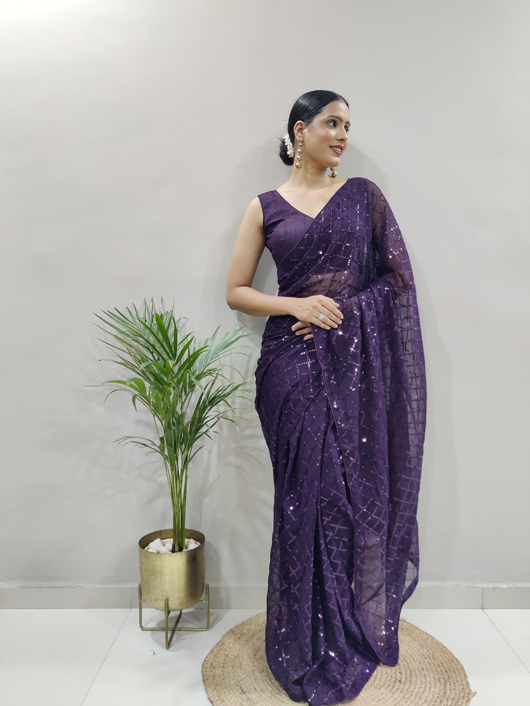 

DIVASTRI Embellished Sequinned Detail Pure Georgette Saree, Purple