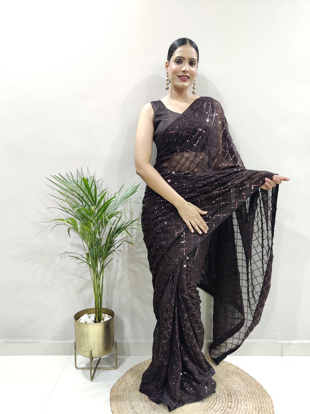 

DIVASTRI Embellished Sequinned Detail Pure Georgette Saree, Brown