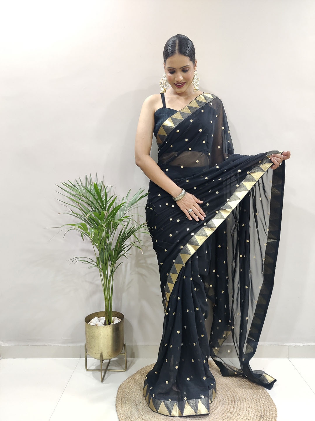 

DIVASTRI Embellished Sequinned Detail Pure Georgette Saree, Black