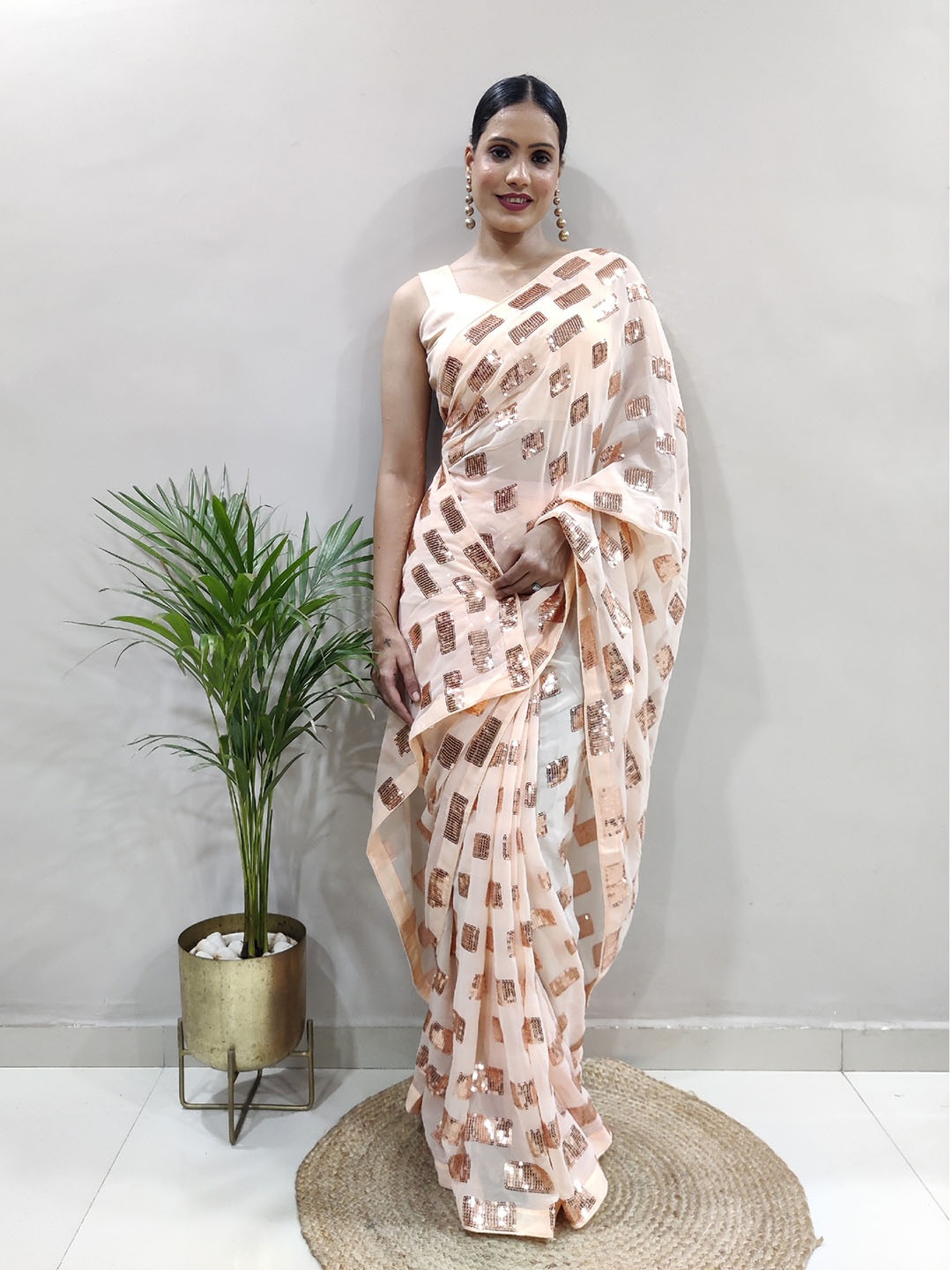 

DIVASTRI Embellished Sequinned Detail Pure Georgette Saree, Peach
