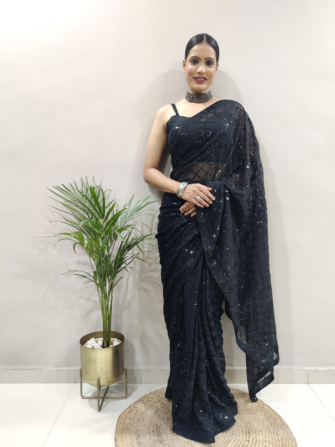 

DIVASTRI Embellished Sequinned Detail Pure Georgette Saree, Black