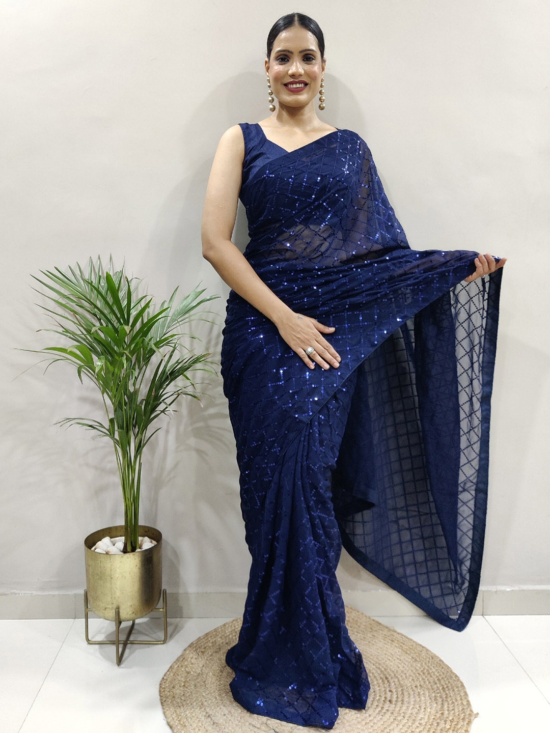 

DIVASTRI Embellished Sequinned Detail Pure Georgette Saree, Blue