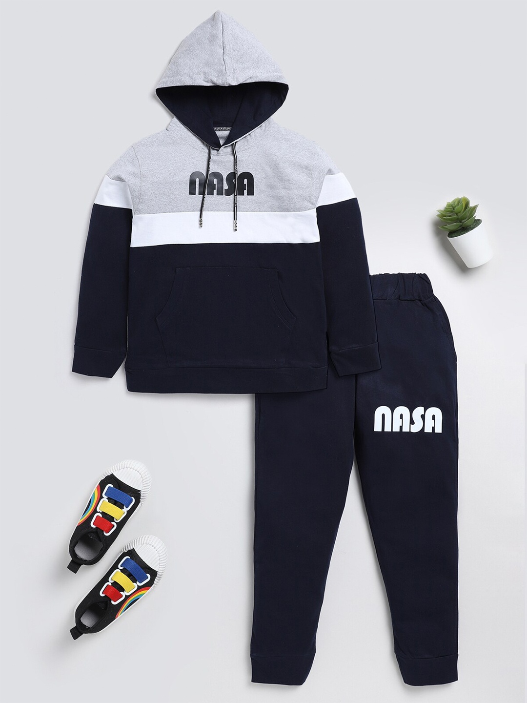 

SmartRAHO Boys Colourblocked Hooded Pure Cotton T-shirt with Trousers, Grey