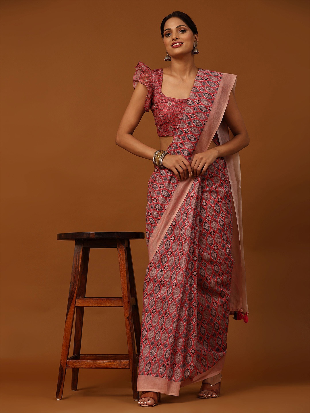 

RACHNA Ethnic Motifs Printed Saree, Pink