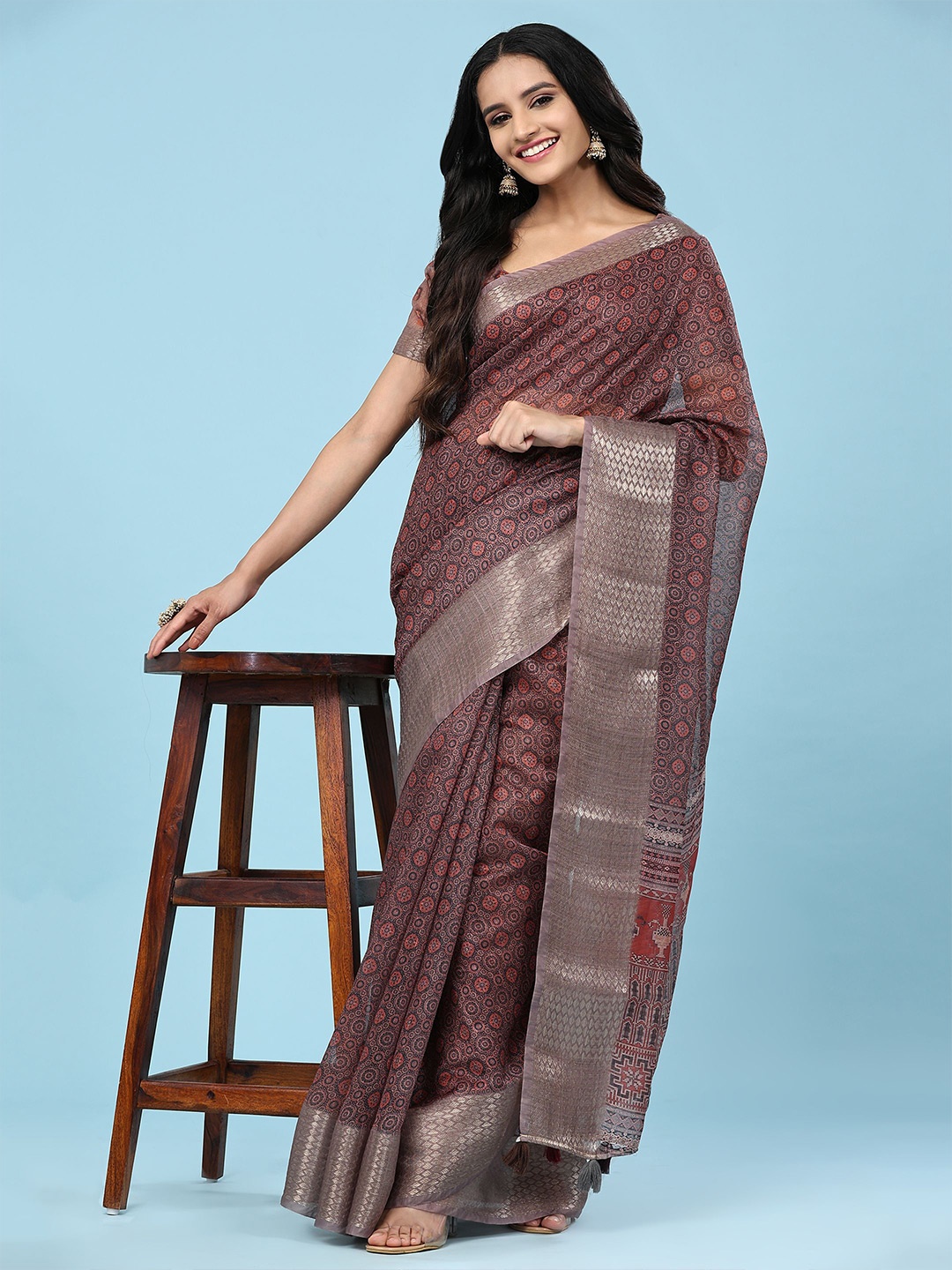 

RACHNA Ethnic Motifs Printed Zari Saree, Maroon
