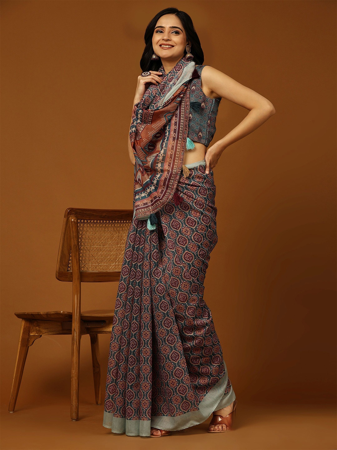 

RACHNA Ethnic Motifs Printed Zari Saree, Green