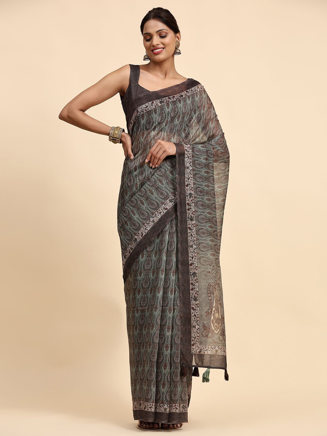 

RACHNA Paisley Printed Saree, Green