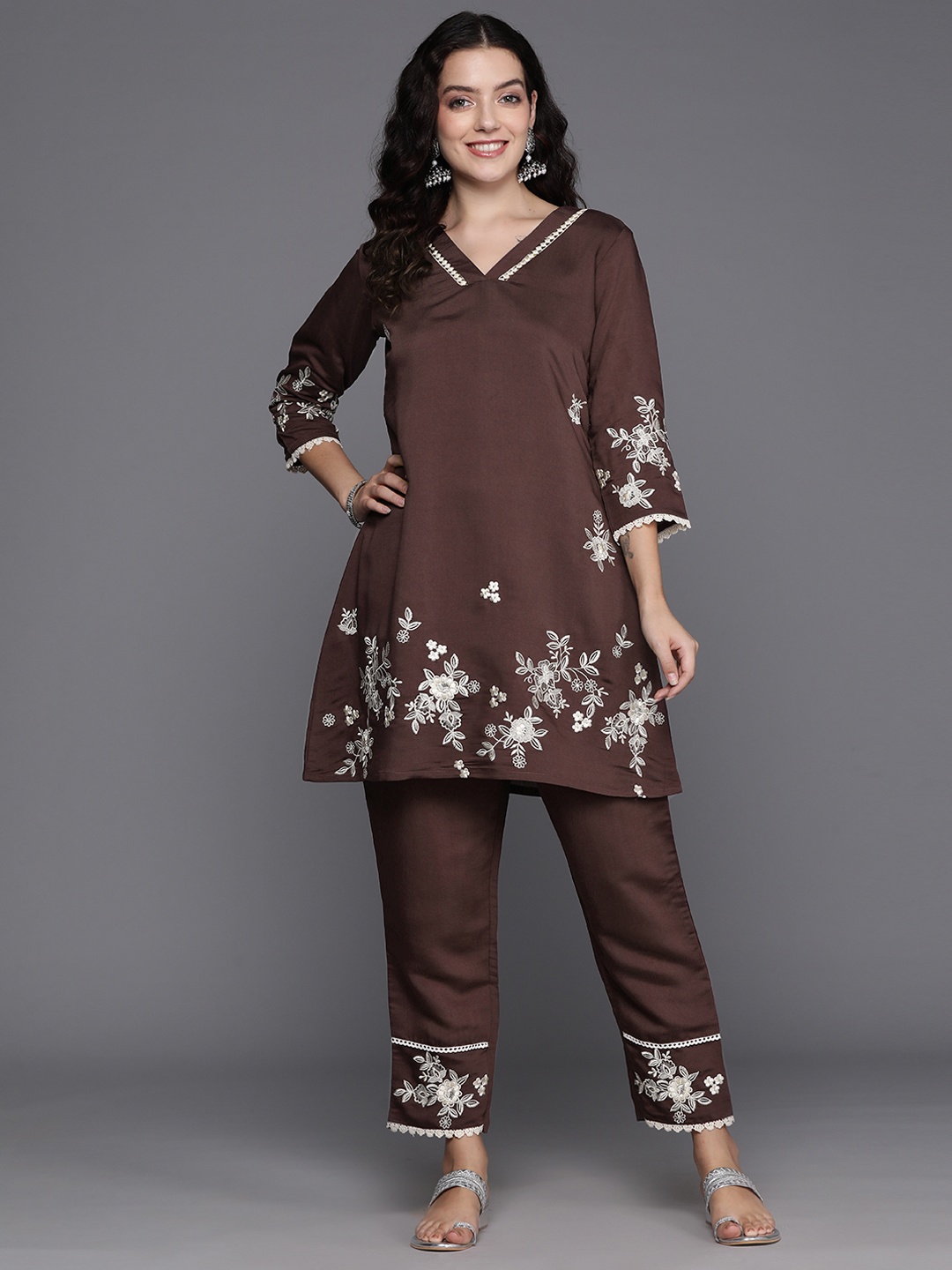 

Indo Era Women Floral Embroidered Regular Thread Work Kurta with Trousers, Burgundy