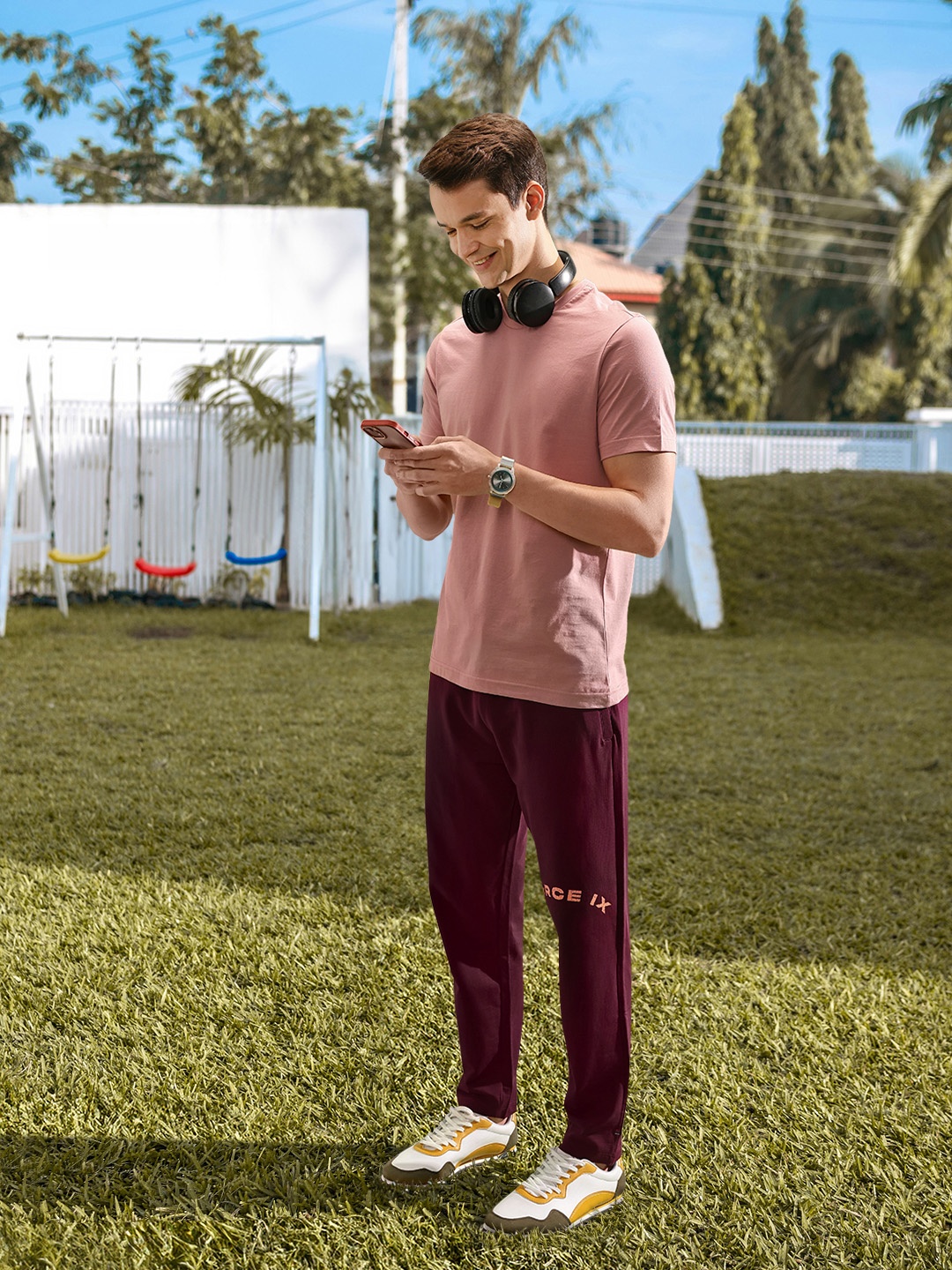 

FORCE IX Men Brand Logo Printed Relaxed Fit Pure Cotton Track Pants, Burgundy