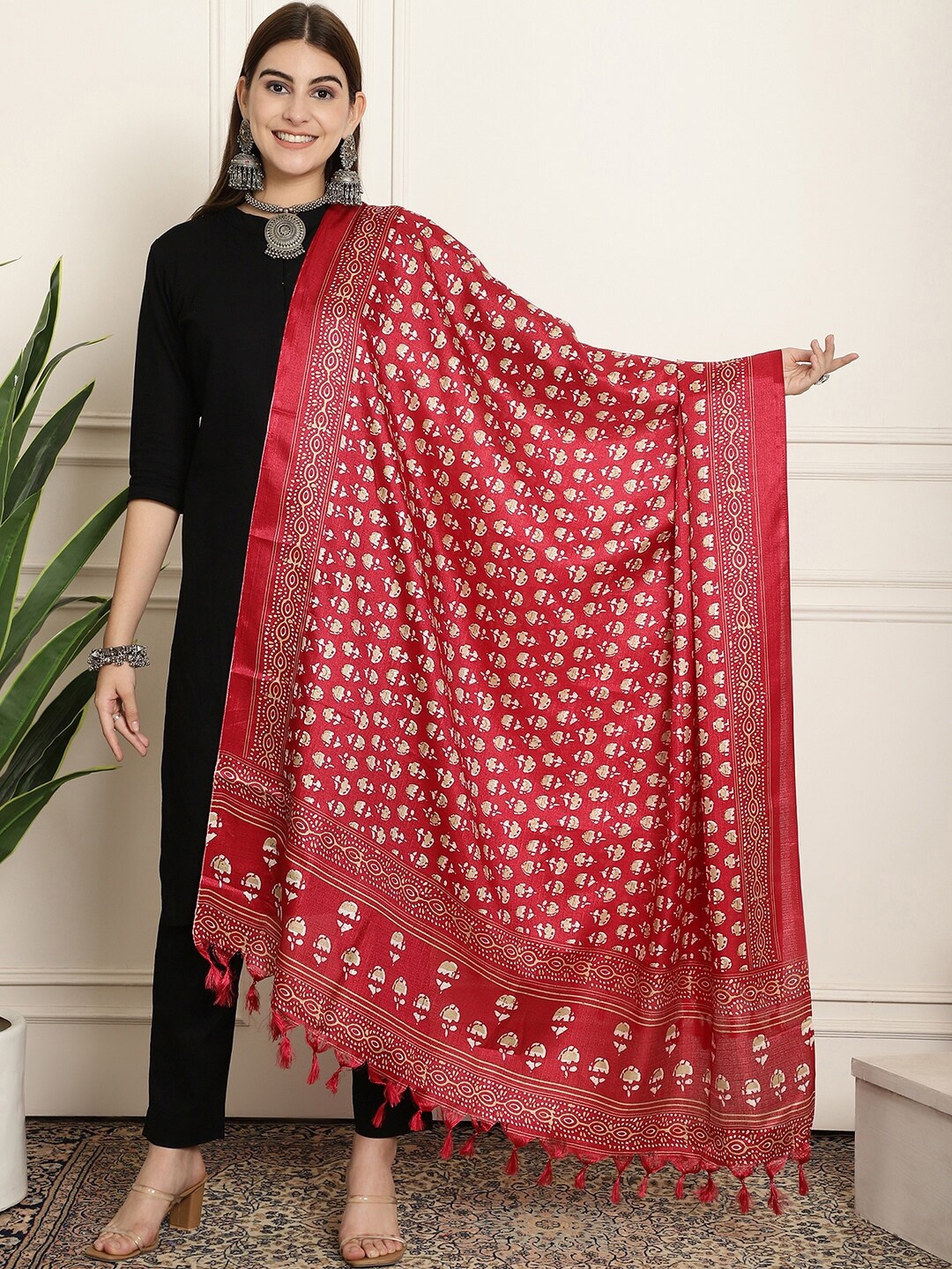 

LOOM LEGACY Ethnic Motifs Printed Dupatta, Red