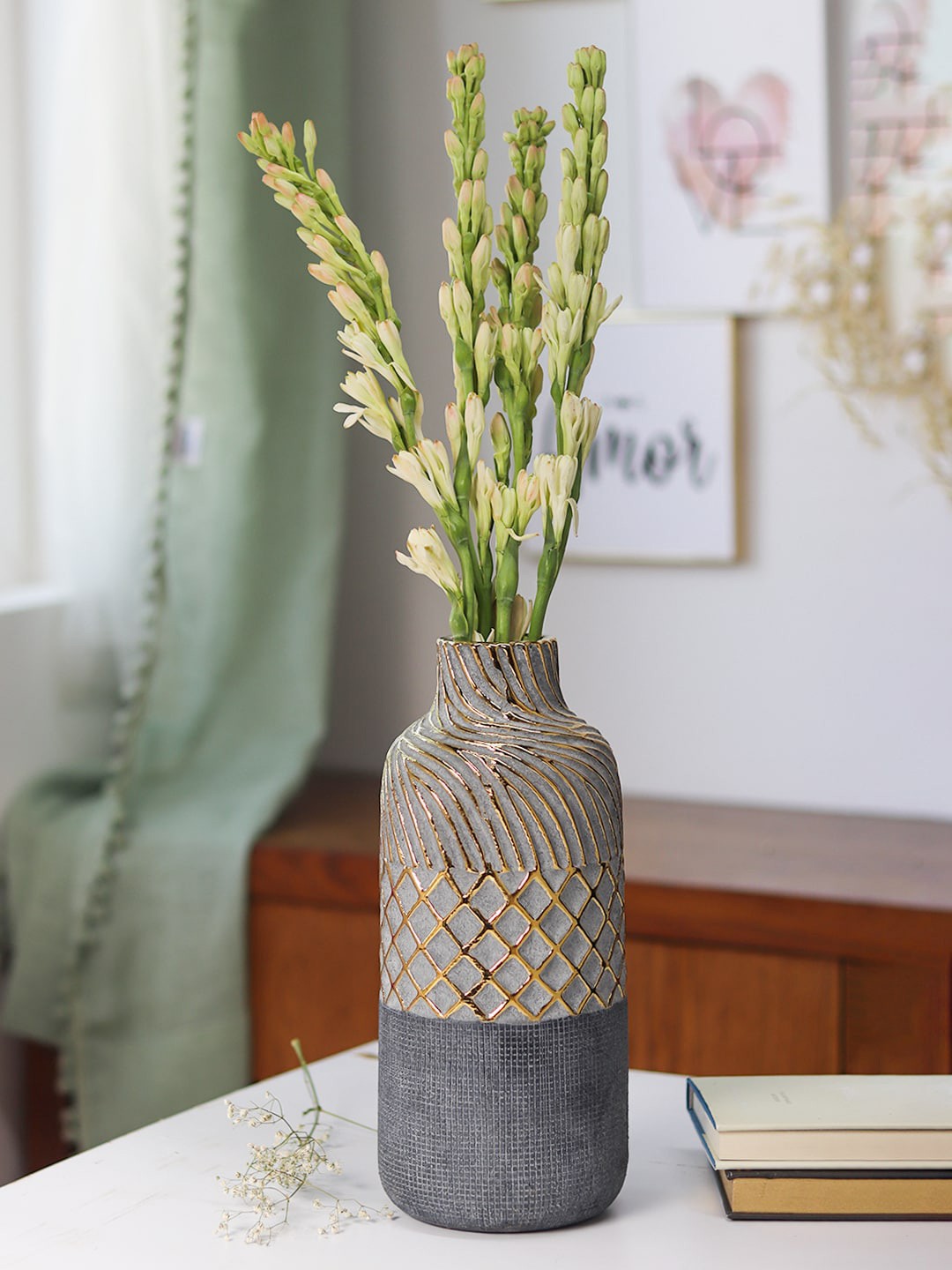 

MARKET99 Black Ceramic Flower Vases