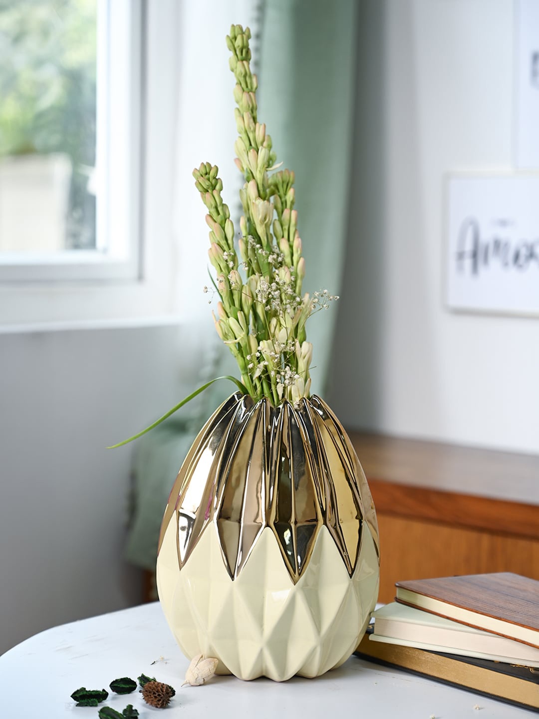 

MARKET99 Beige & Gold Toned Geometric Vase For Flower Pot