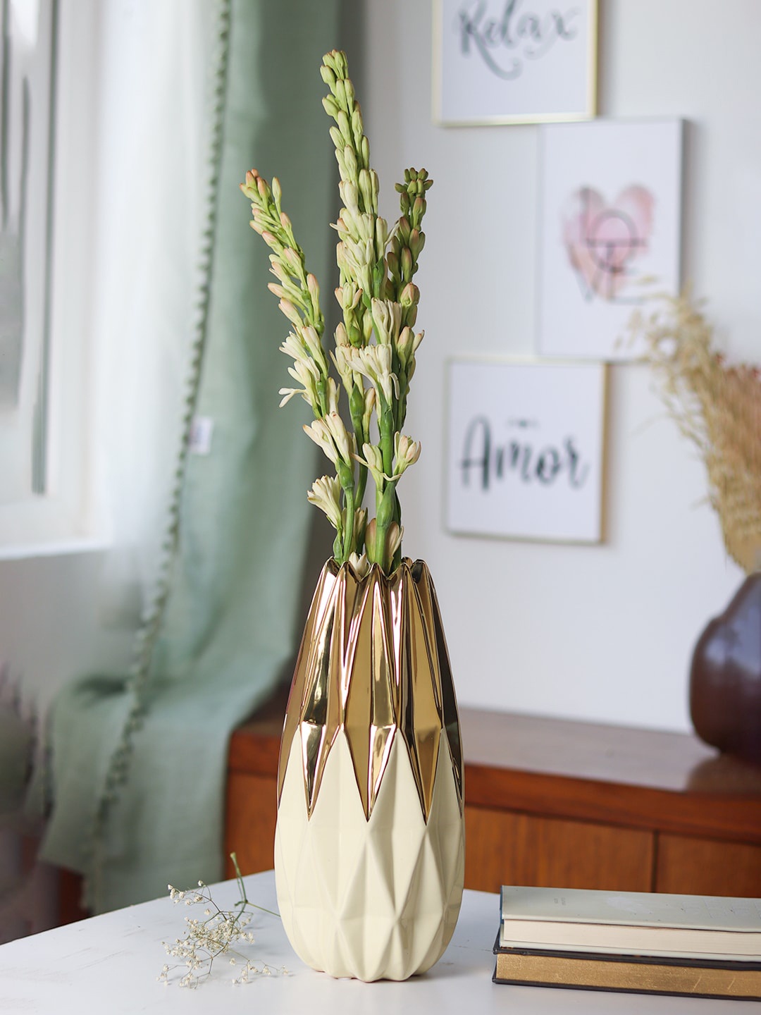 

MARKET99 Gold Toned Ceramic Flower Vase