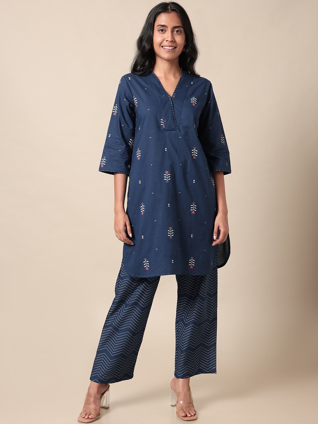 

Saaki Ethnic Motifs Printed V-Neck Straight Kurta With Trousers, Navy blue