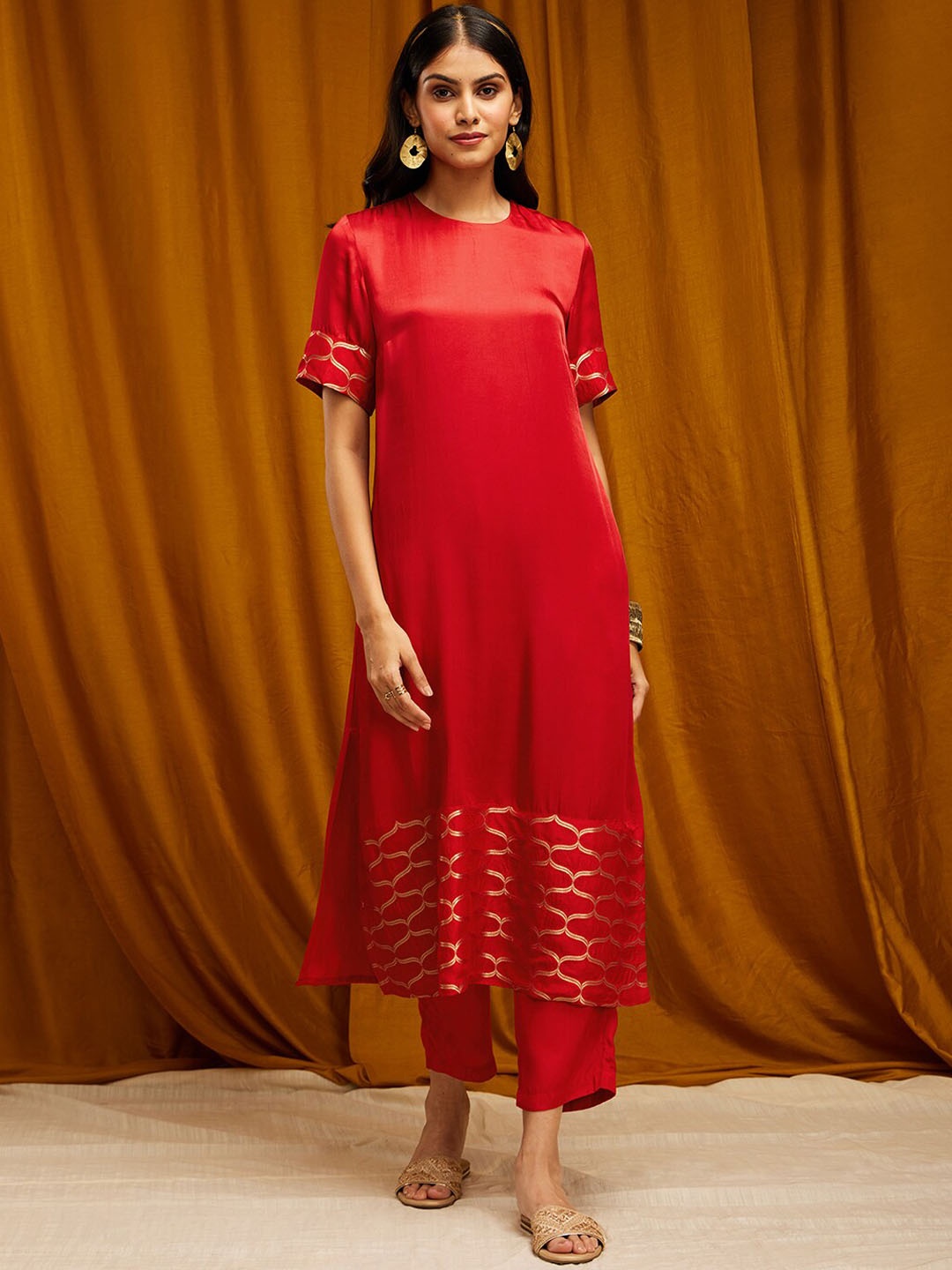 

Pink Fort Ethnic Motifs Printed Round Neck Brocade Kurta, Red