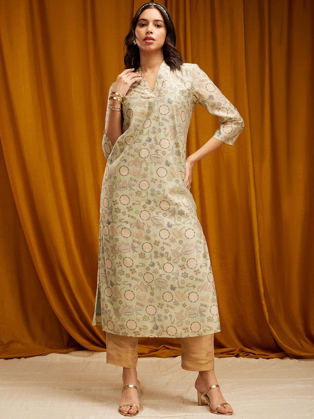 

Pink Fort Floral Printed V-Neck Brocade Kurta, Green