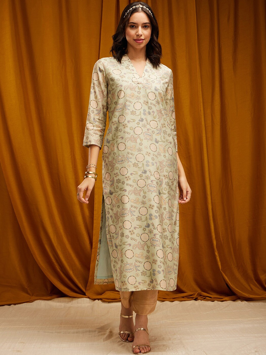 

Pink Fort Ethnic Motifs Printed Straight Kurta With Trousers, Green