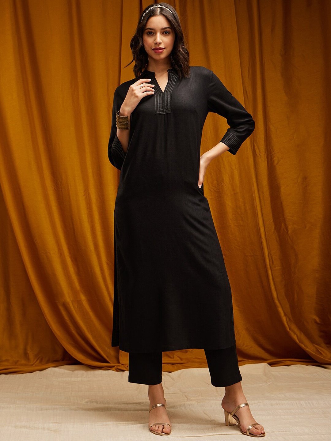 

Pink Fort Mandarin Collar Silk Straight Kurta, Black