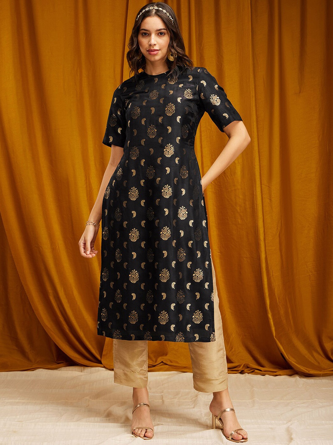 

Pink Fort Ethnic Motifs Woven Design Regular Kurta with Trousers, Black