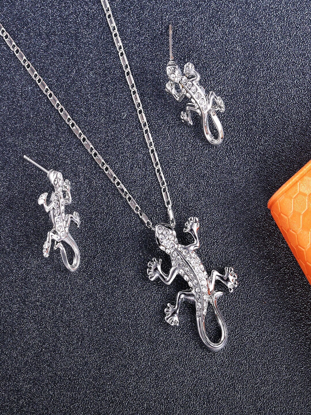 

UNIVERSITY TRENDZ Silver-Plated Crystals-Studded Lizard Shaped Jewellery Set
