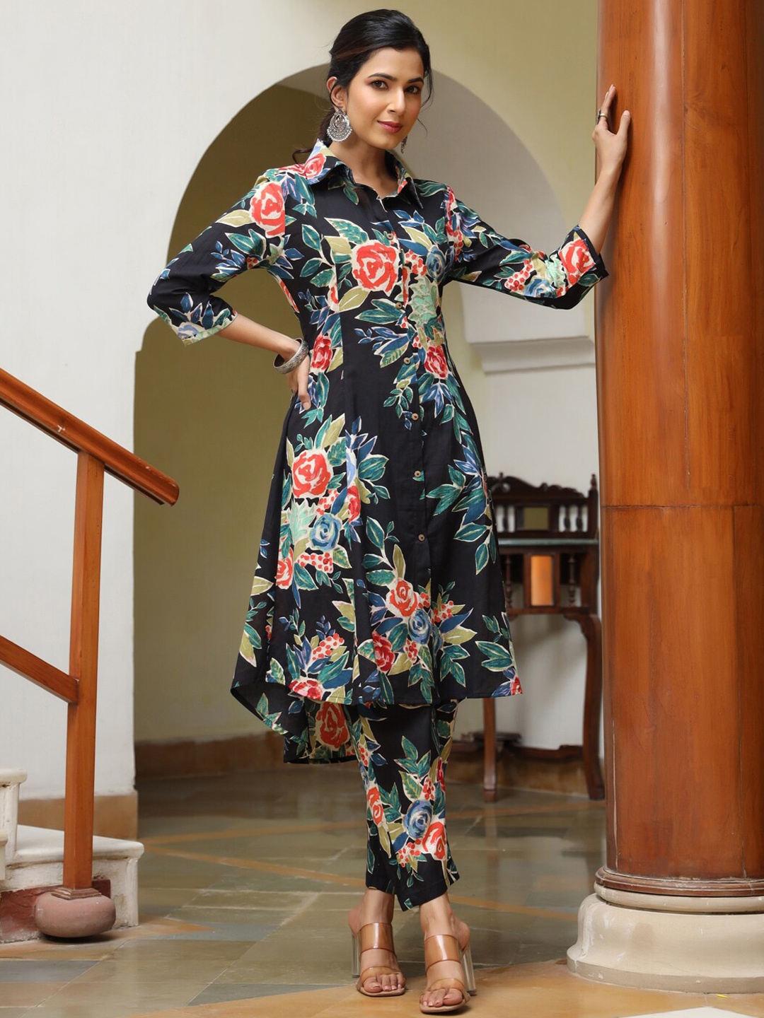 

PIROH Floral Printed Shirt Collar Pure Cotton A-Line Kurta With Trousers, Black