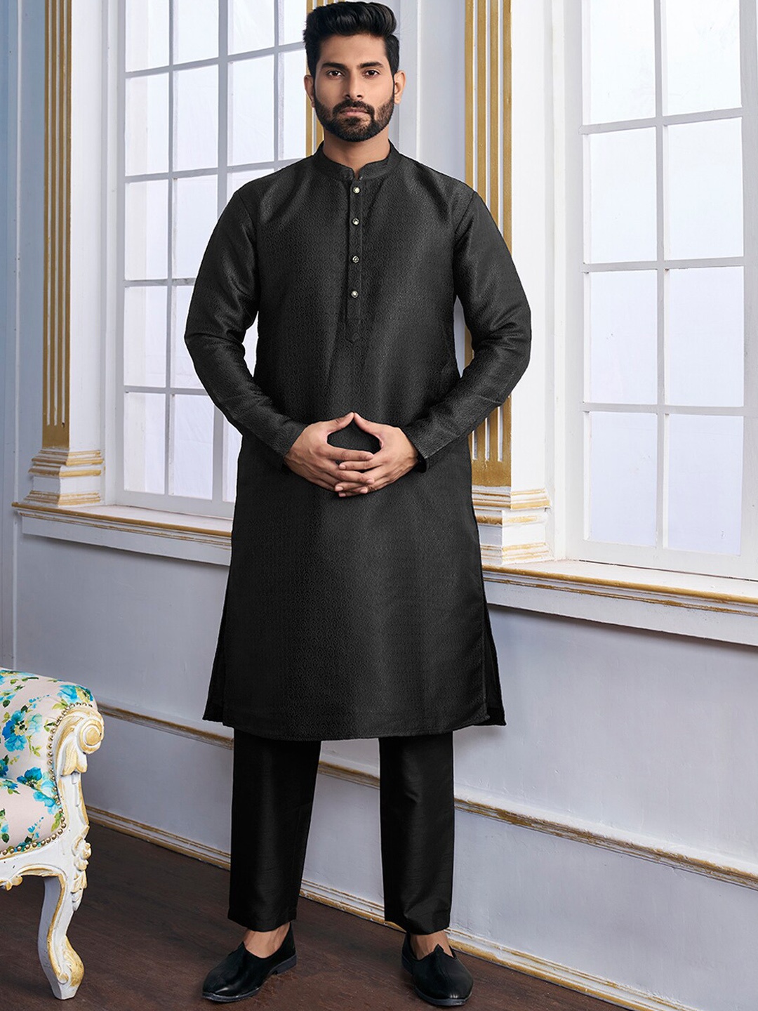 

Inddus Geometric Woven Design Straight Kurta With Trousers, Black