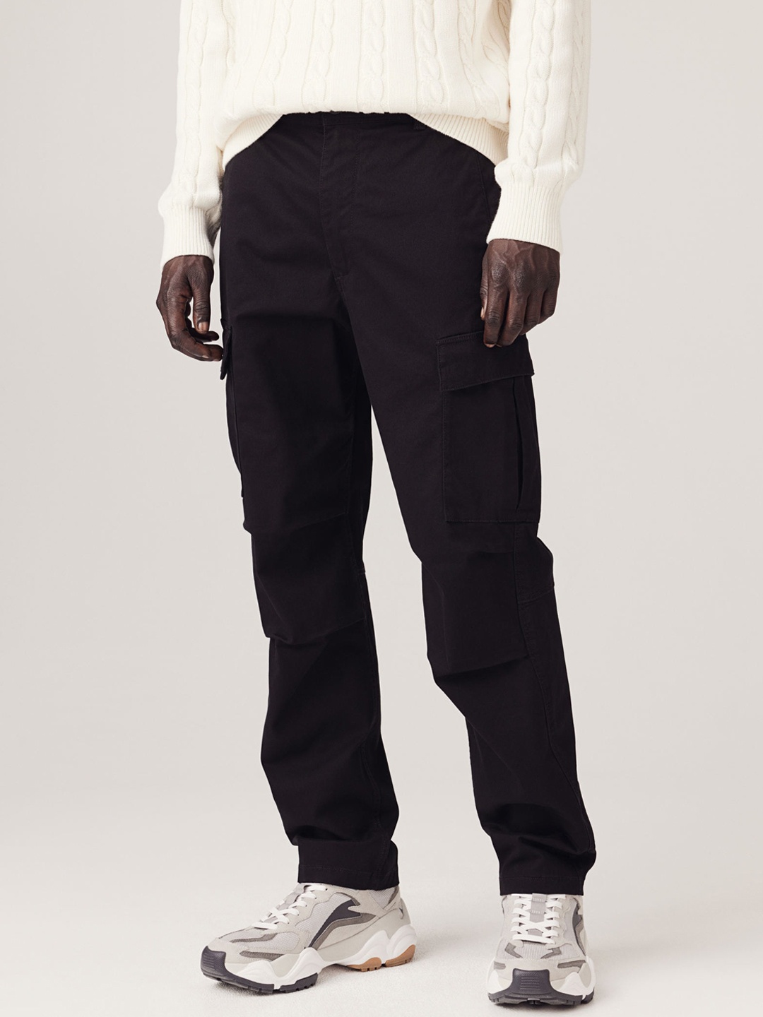 

H&M Men Regular Fit Cargo Trousers, Black
