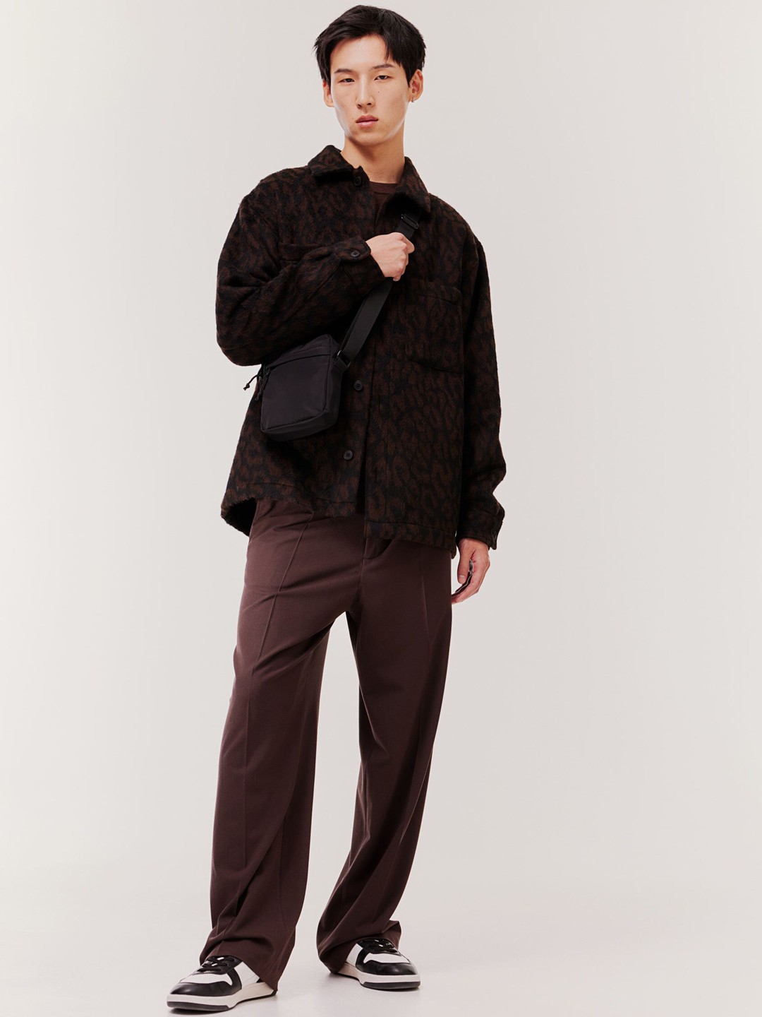 

H&M Men Loose-Fit Tailored Trousers, Brown