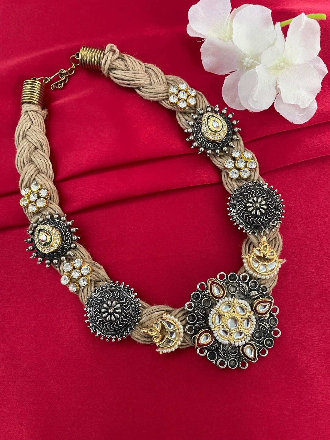 

Digital Dress Room Silver-Plated Kundan-Studded Brass Oxidised Necklace