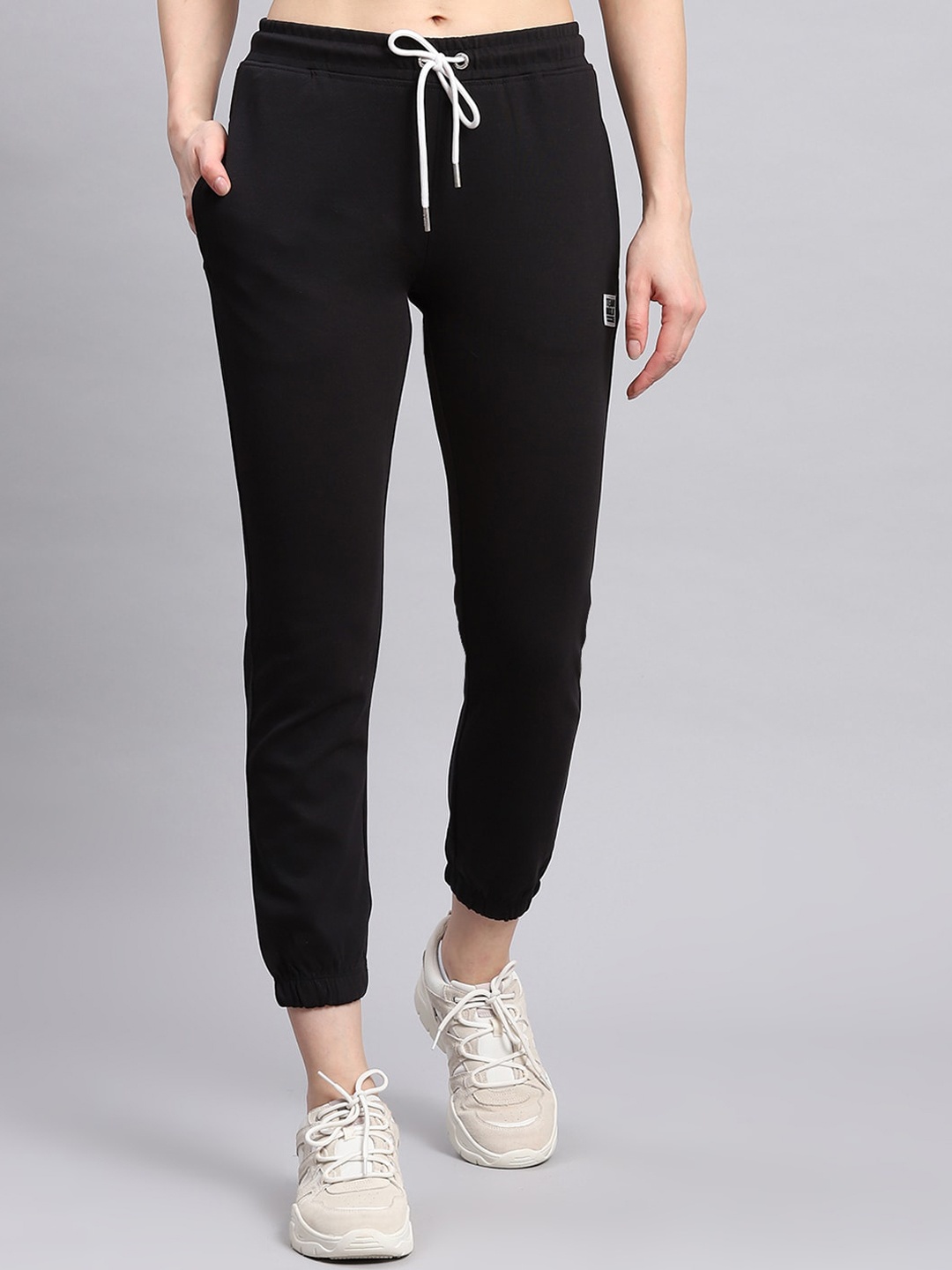 

rock.it Women Regular Fit Mid-Rise joggers, Black
