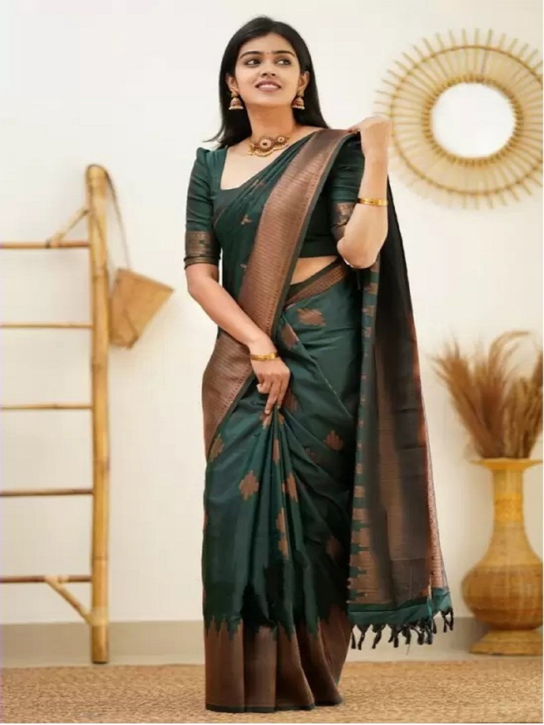 

APNISHA Ethnic Motifs Woven Design Zari Pure Silk Banarasi Saree, Green