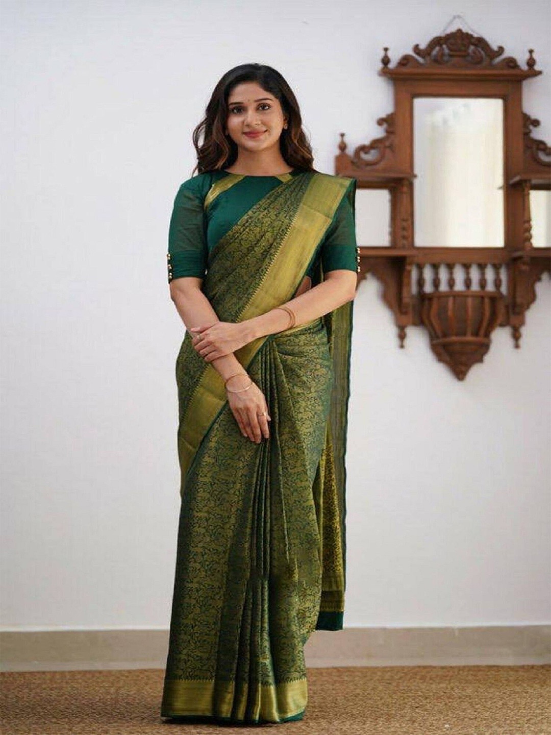 

APNISHA Ethnic Motifs Woven Design Zari Pure Silk Banarasi Saree, Green