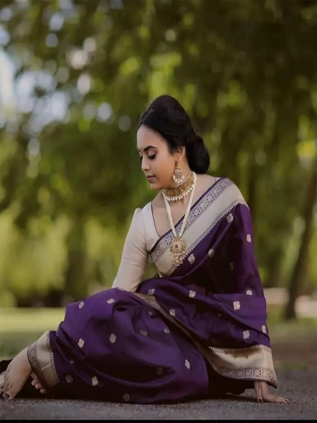

APNISHA Ethnic Motif Woven Design Zari Pure Silk Banarasi Saree, Purple