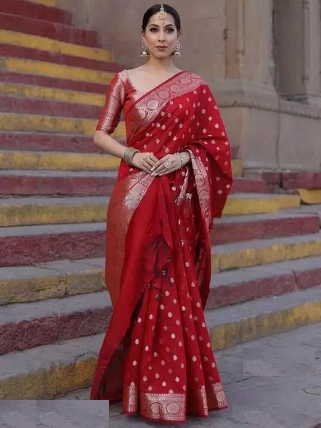 

APNISHA Ethnic Motif Woven Design Zari Pure Silk Banarasi Saree, Red