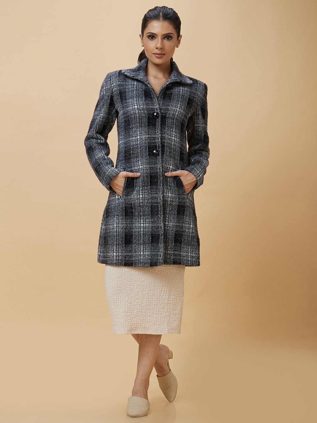 

Globus Black Checked Spread Collar Longline Overcoat