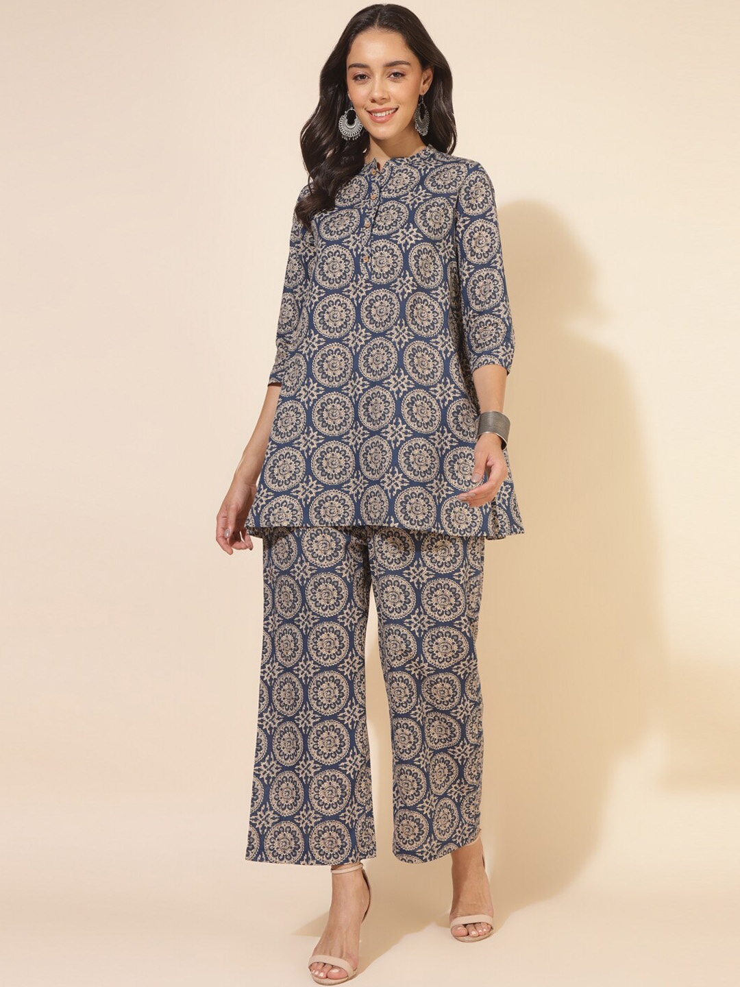 

Janasya Ethnic Motifs Printed Kurti With Palazzos, Blue