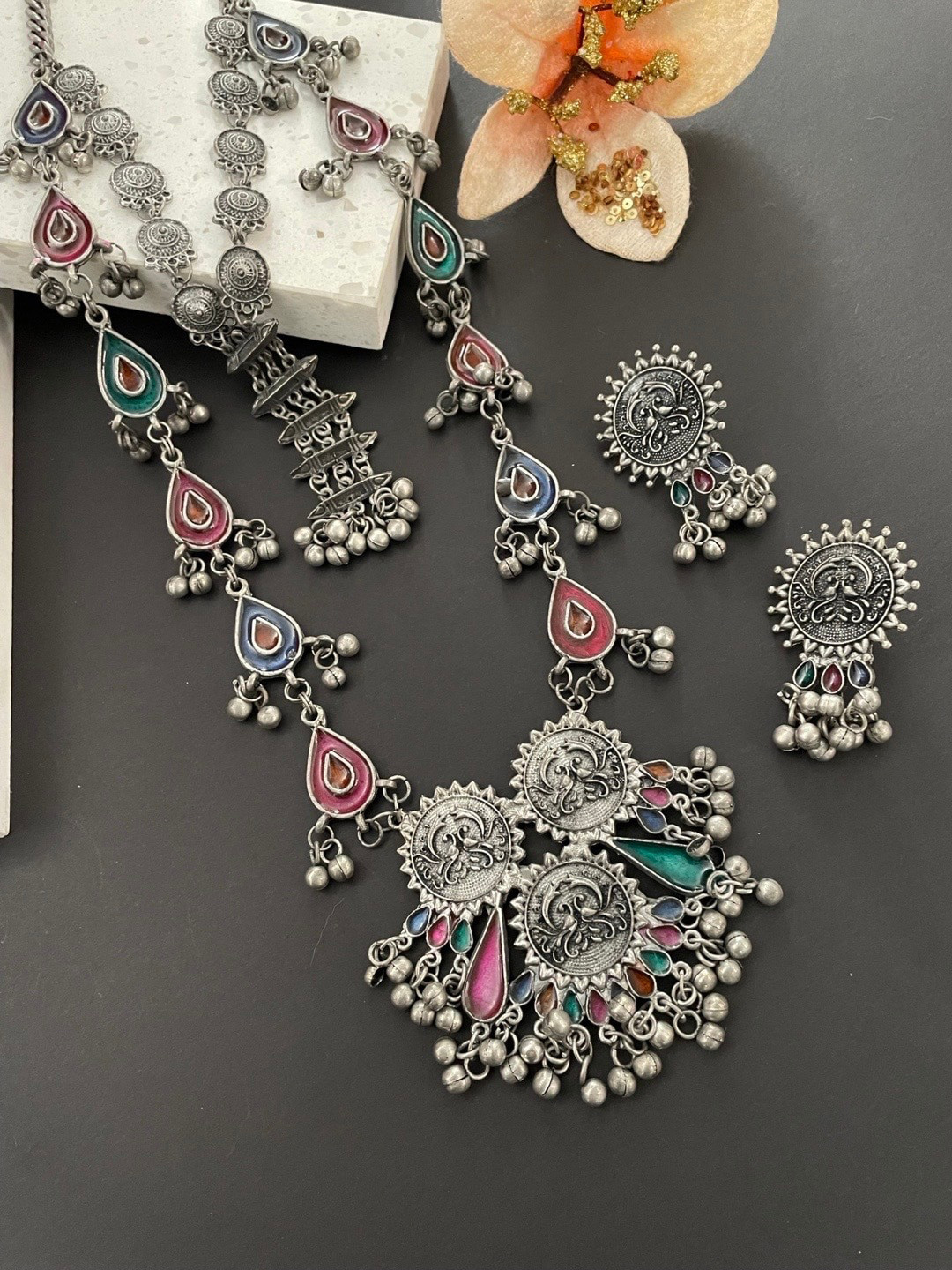 

Digital Dress Room Silver-Plated Layered Jewellery Set