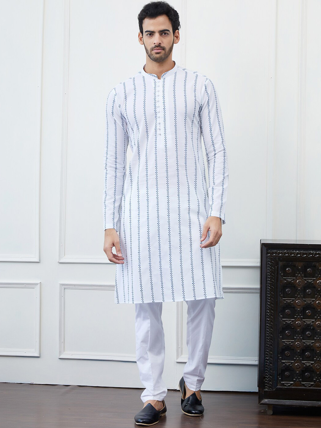 

See Designs Ethnic Motifs Embroidered Regular Chikankari Pure Cotton Kurta with Pyjamas, White