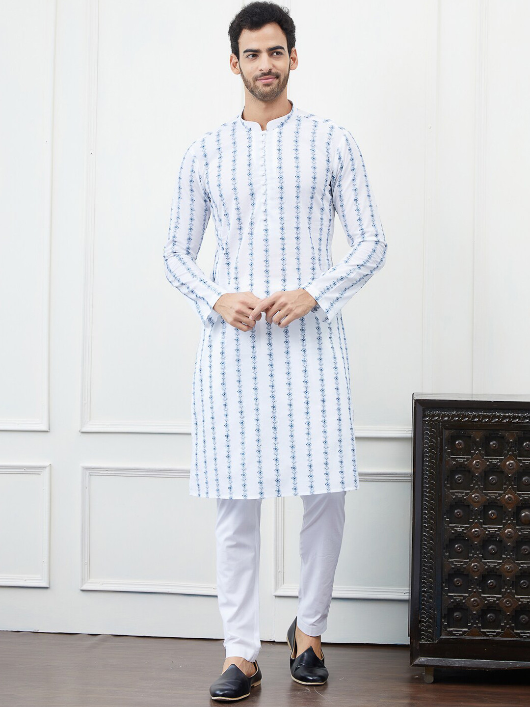 

See Designs Floral Embroidered Chikankari Pure Cotton Straight Kurta, White