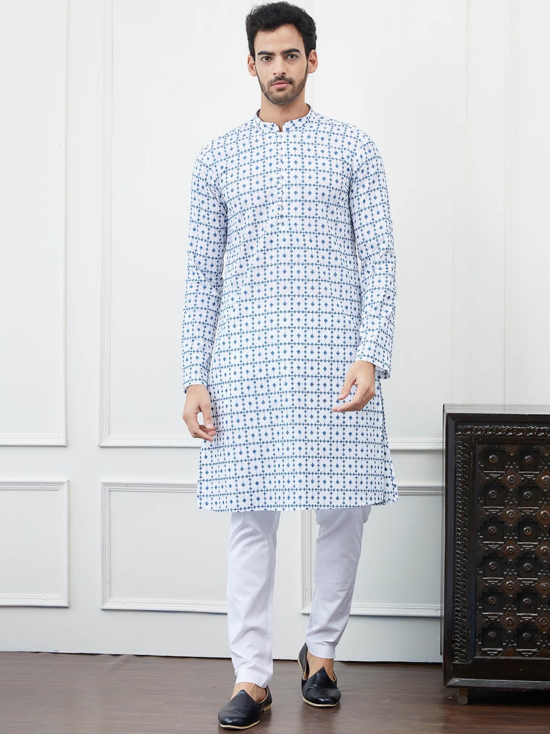 

See Designs Geometric Embroidered Chikankari Pure Cotton Straight Kurta, White
