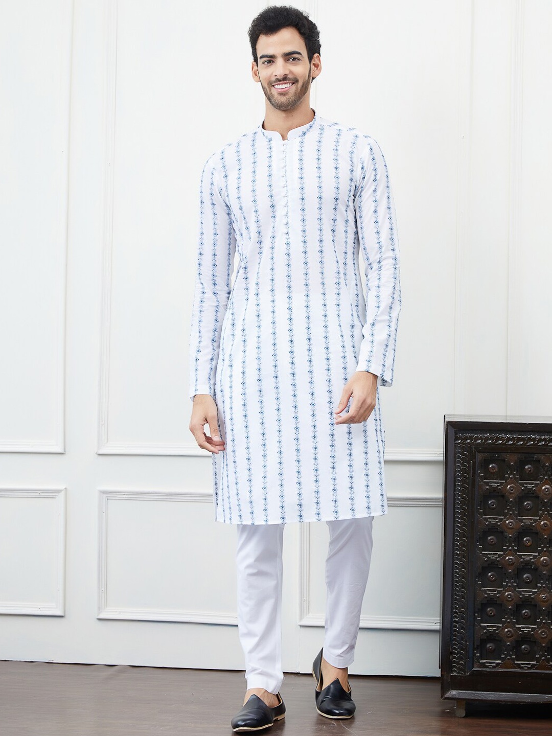 

See Designs Ethnic Motifs Embroidered Chikankari Pure Cotton Kurta with Pyjamas, White