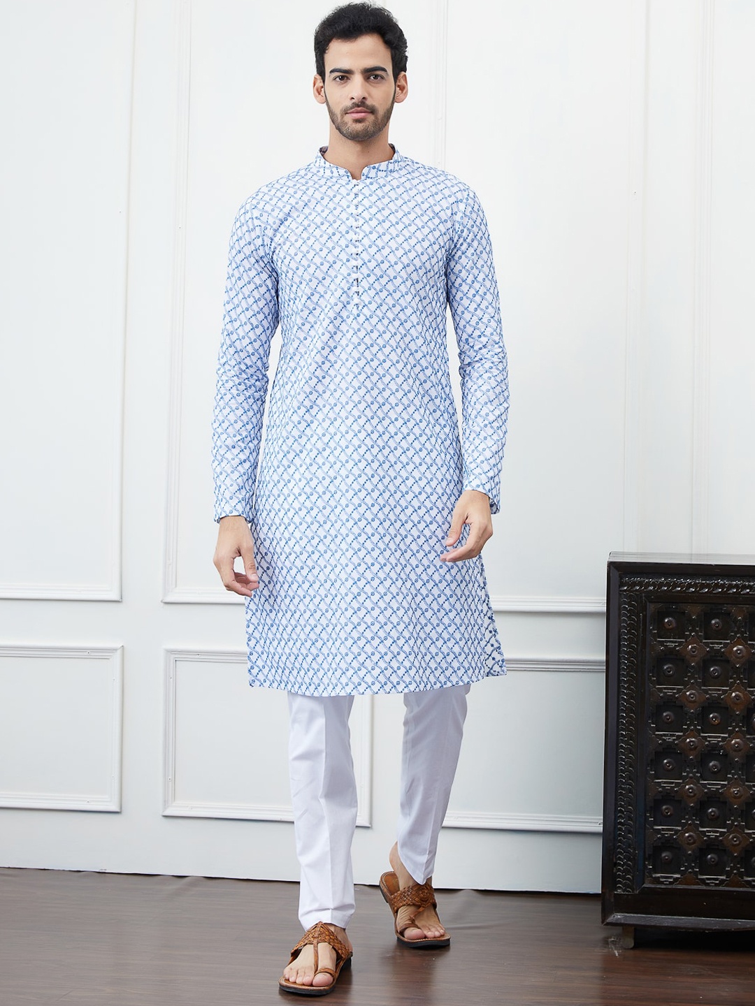 

See Designs Geometric Embroidered Chikankari Pure Cotton Straight Kurta, White