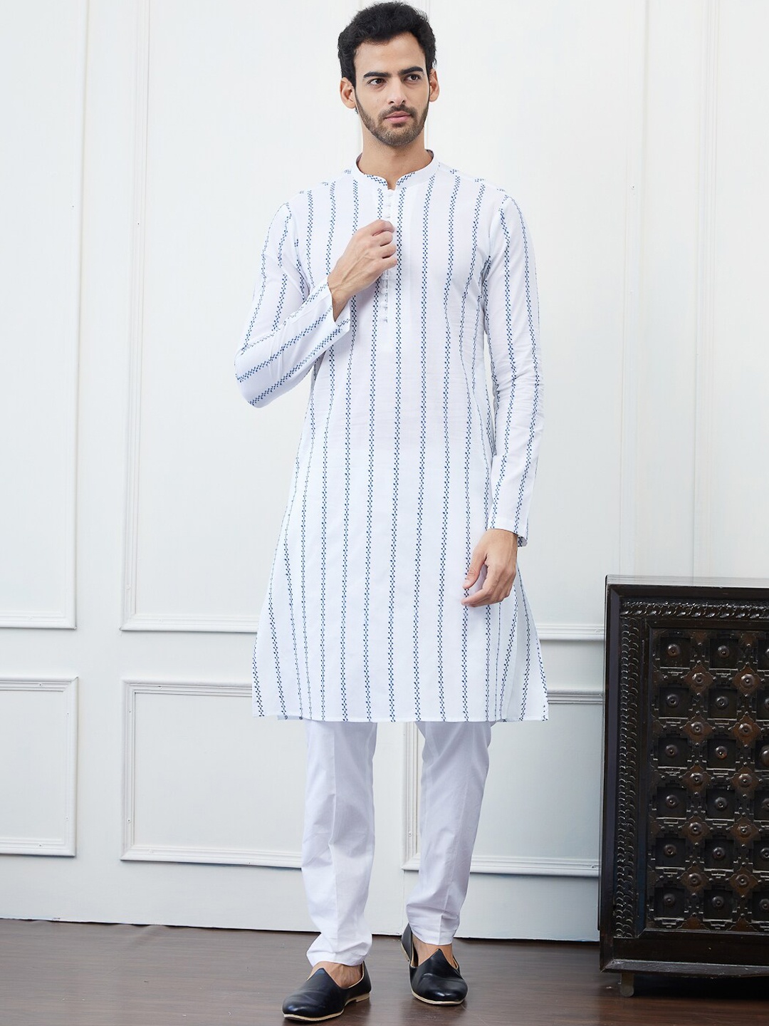 

See Designs Striped Embroidered Chikankari Pure Cotton Straight Kurta, White