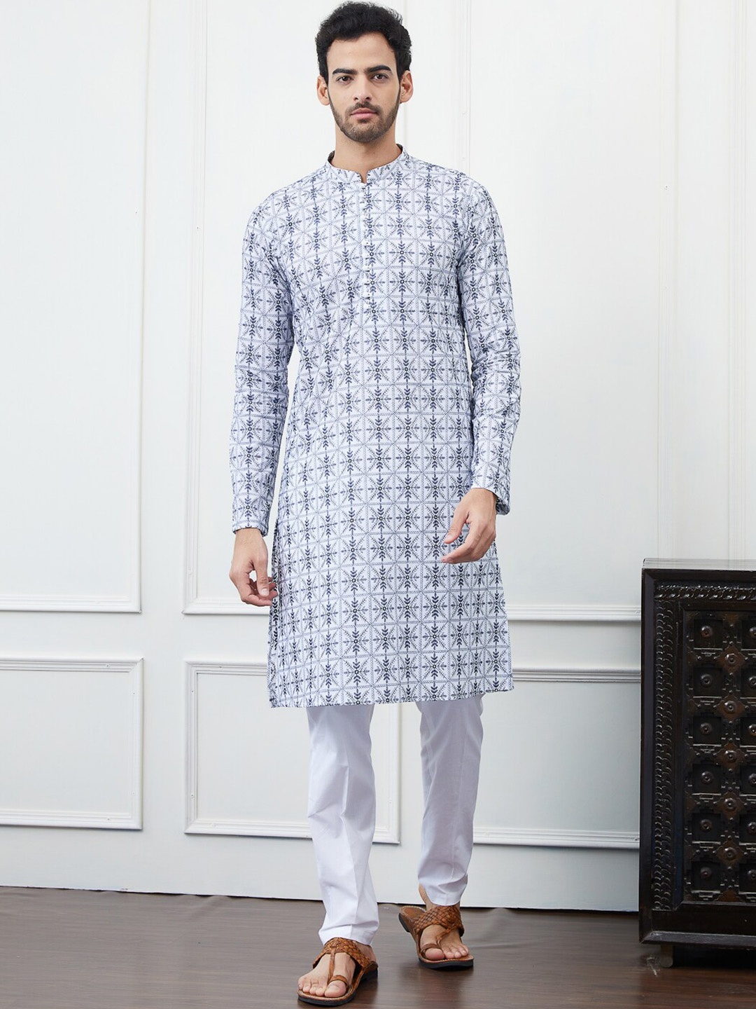 

See Designs Ethnic Motifs Embroidered Chikankari Pure Cotton Kurta with Pyjamas, Blue