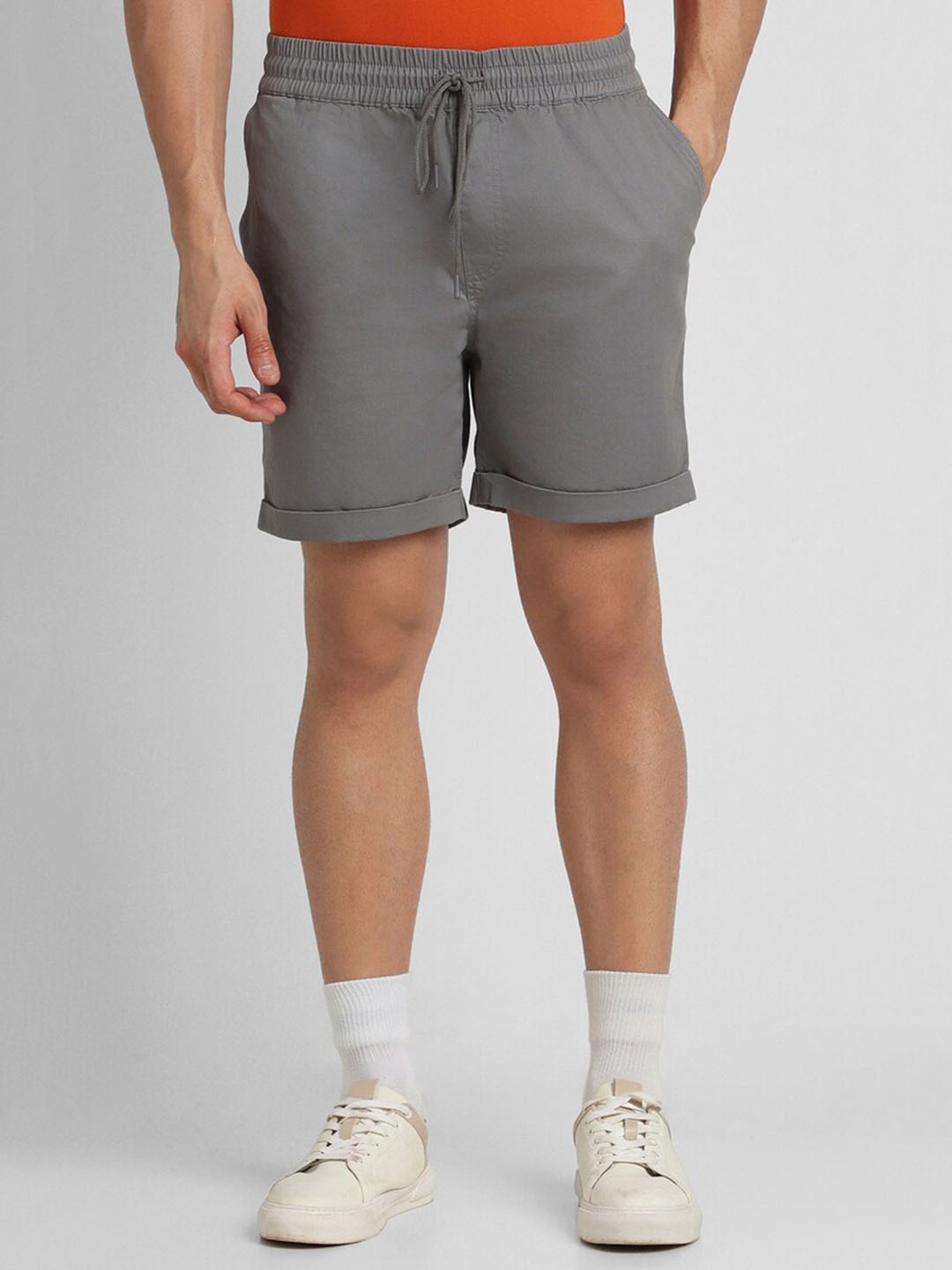 

FOREVER 21 Men Mid-Rise Above Knee Shorts, Grey