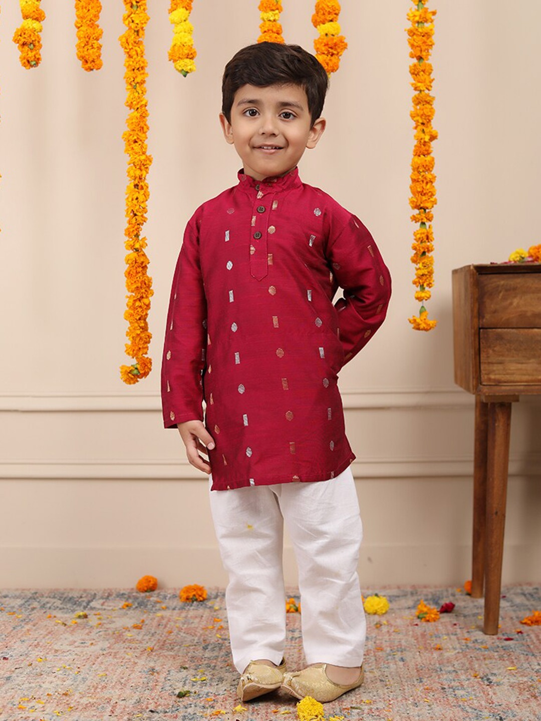 

Biglilpeople Boys Ethnic Motifs Band Collar Long Sleeve Straight Kurta Set, Maroon
