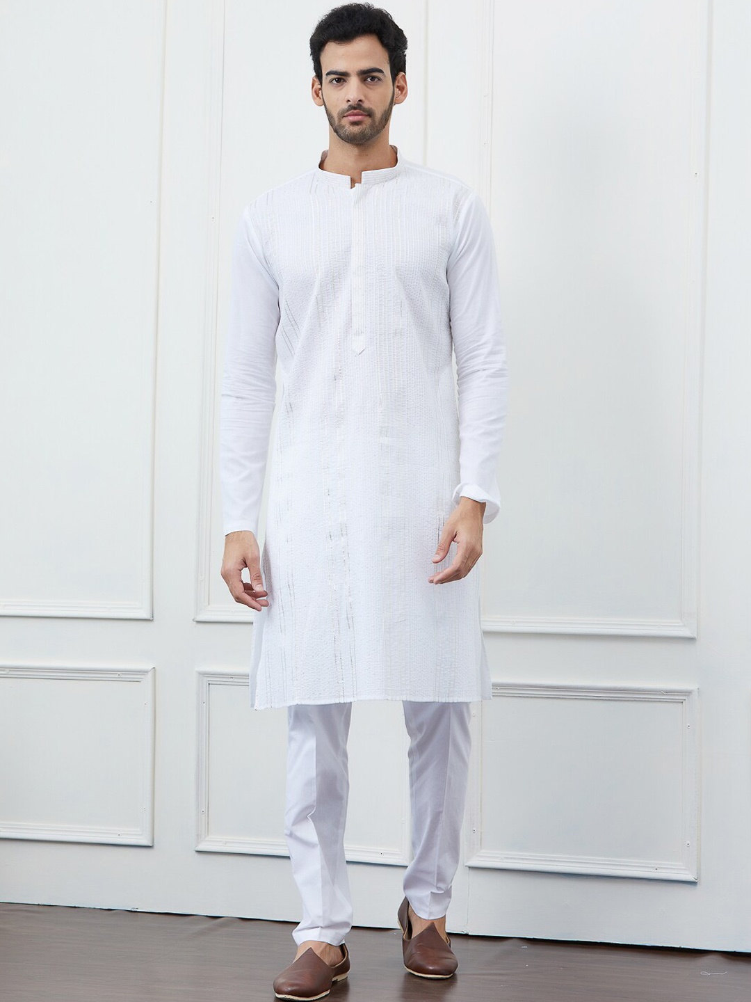 

See Designs Abstract Embroidered Pure Cotton Kurta with Pyjamas, White