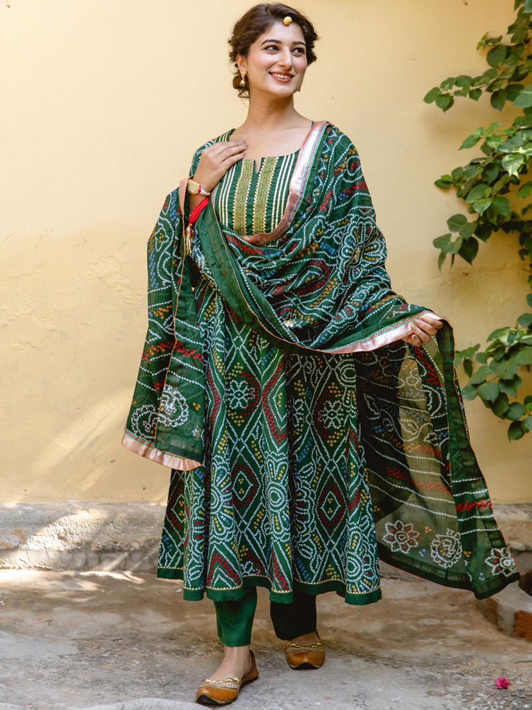 

Jaipuriya Fab Private Limited Bandhani Printed Pure Cotton Kurta & Trousers With Dupatta, Green