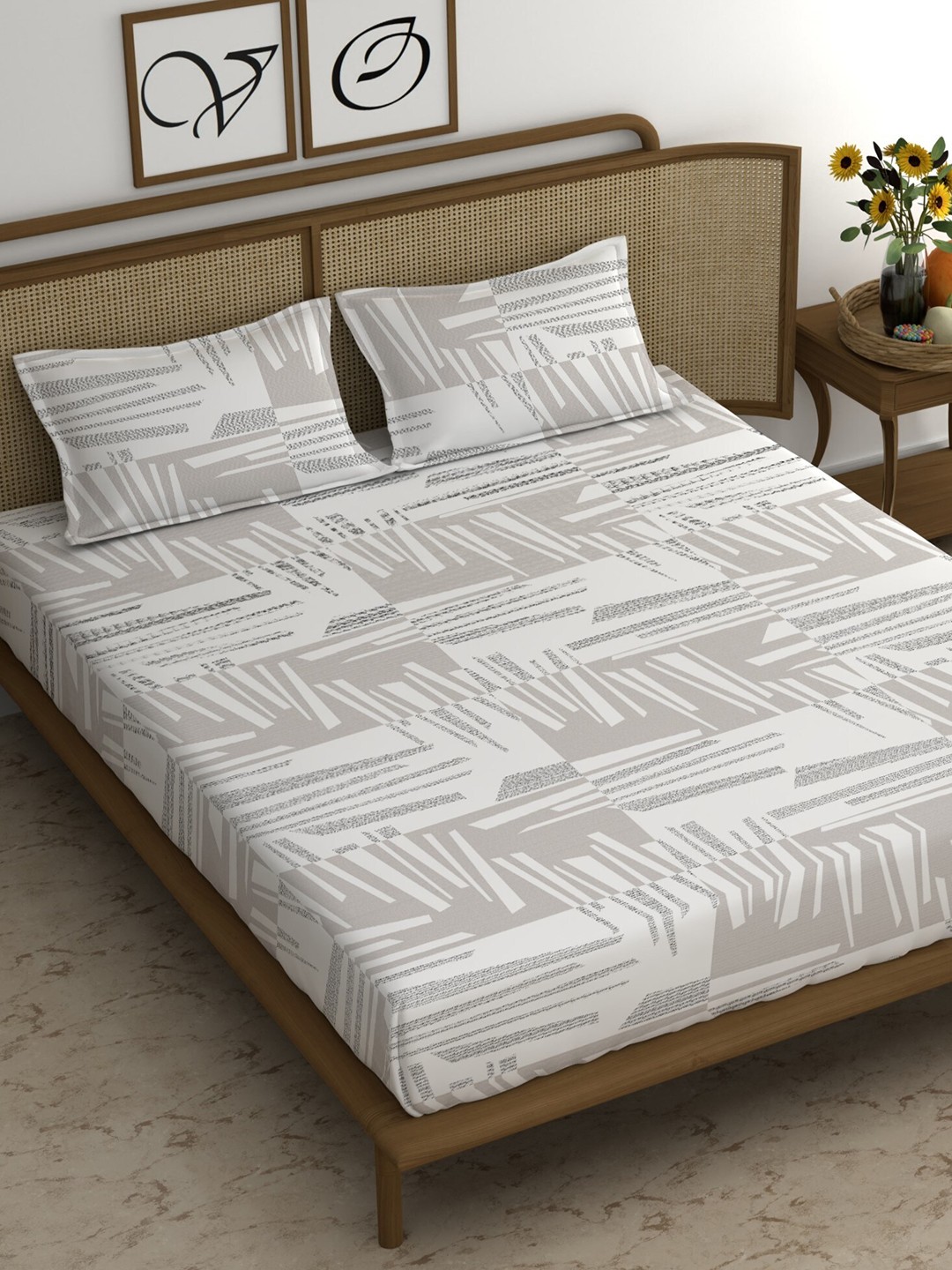 

CHHAVI INDIA Grey & White Printed 210 TC King Bedsheet with 2 Pillow Covers