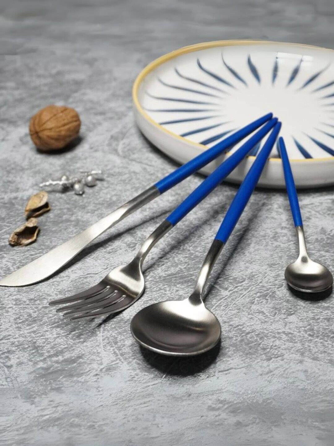 

YELONA Blue & Silver Toned 4 Pieces Stainless Steel Cutlery